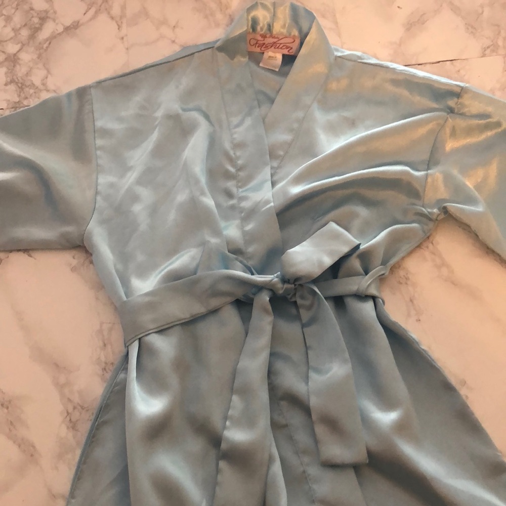Robe - Picture 3 of 5